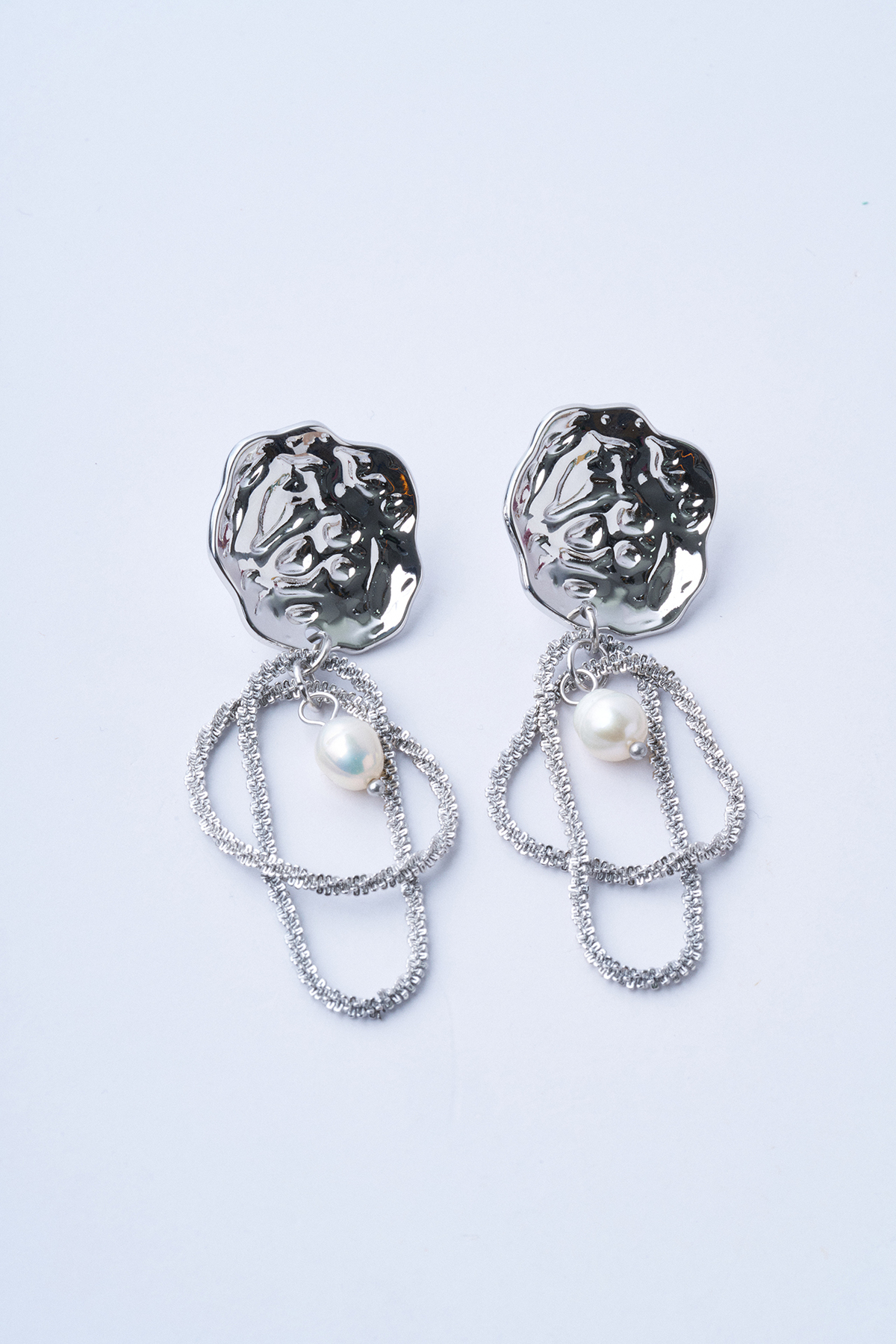 Pearly Silver Sallantılı Çelik Küpe